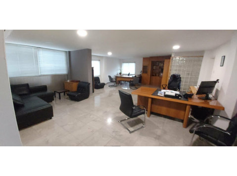 Perfectly located in the Centre of Limassol town, in Ayia… - Casas