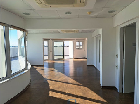 ? Prime Location | Ample Parking | High-Spec Offices

An… - Houses