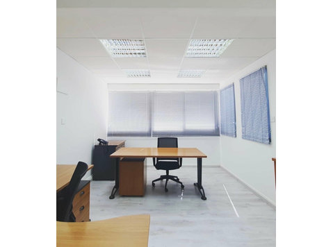 Private Fully furnished Serviced Office Space at a prime… - منازل