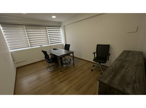 Private Fully furnished Serviced Office Space at a prime… - منازل