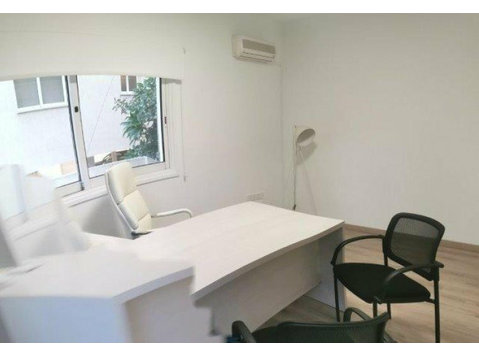 Service Office in Agia Zoni  area in Limassol with covered… - Casas
