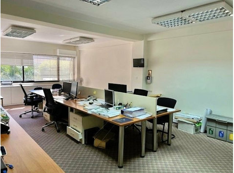 Spacious Fully Furnished First Floor Office… - Huizen