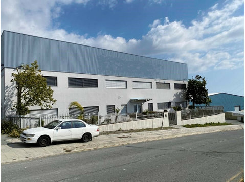Spacious Warehouse with private offices Ypsonas .
Situated… - 家