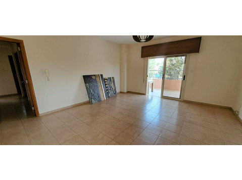 Spacious three bedroom apartment available unfurnished in a… - Houses