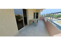 Spacious three bedroom apartment available unfurnished in a… - Domy