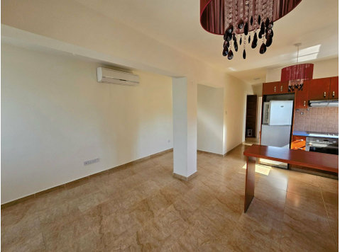 The apartment is located centrally and within walking… - Rumah