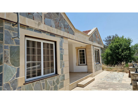 The property is located in Apsiou village which is a 20… - בתים