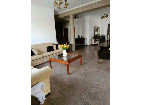 The property is offered fully furnished including the… - Casas