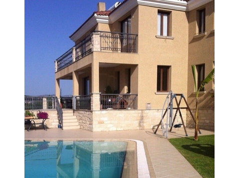 The property is situated in the charming village of… - Houses