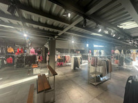 This commercial shop is on Makarios Avenue in prime… - Müstakil Evler