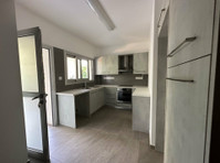 This is a lovely 2 bedroom apartment on the 1st floor or a… - Kuće