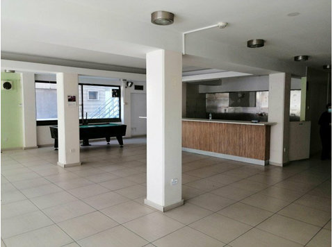 This is an excellent opportunity to rent a 7 floor building… - Huse