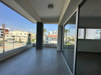 This lovely bright 2 bedroom apartment offers electrical… - Kuće
