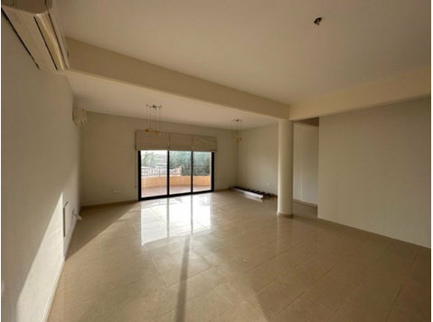 This lovely large 2 bedroom apartment can be offered… - Maisons