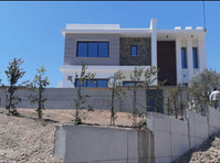 This lovely modern new house is finishing now.
Available… - Hus