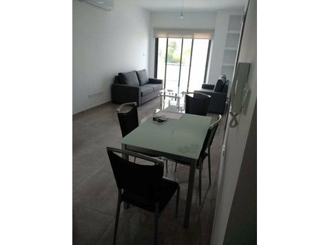 This lovely near new fully furnished 1 bedroom apartment… - Case