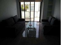 This lovely near new fully furnished 1 bedroom apartment… - Kuće