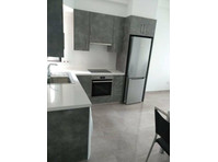 This lovely near new fully furnished 1 bedroom apartment… - Houses