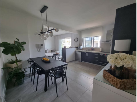 This lovely well-appointed 2 bedroom furnished apartment is… - Houses