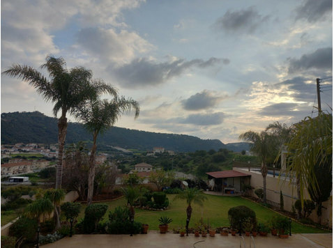This outstanding house is located in the lovely Pissouri… - Къщи