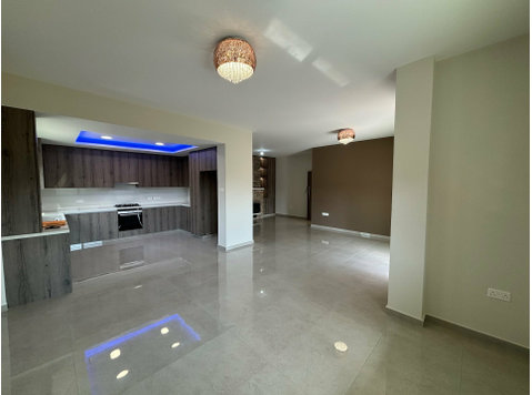 This spacious 3 bedroom apartment is located in the popular… - Müstakil Evler