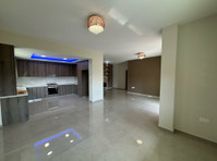 This spacious 3 bedroom apartment is located in the popular… - Domy