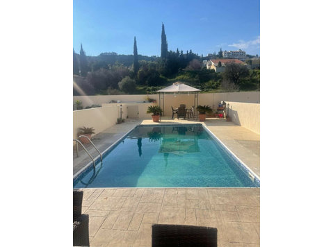 This stunning 3-bedroom house in Pissouri offers a perfect… - Domy