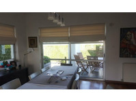 This stunning house is Located in Episkopi village and is a… - Maisons
