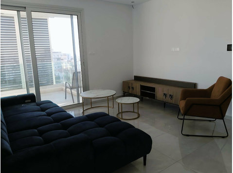 Three bedroom penthouse apartment in the Kapsalos area near… - Houses