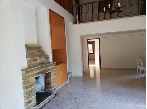 Three bedroom spacious house in a quiet pine tree area in… - Nhà