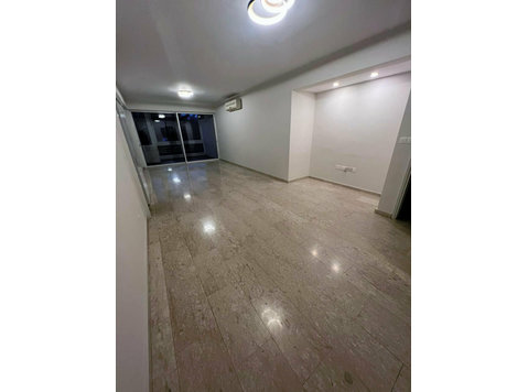 Unfurnished and very spacious 2-bedroom apartment is… - வீடுகள் 