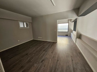 We are pleased to present this beautifully serviced office… - Къщи