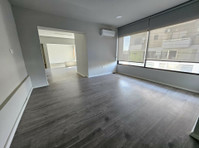 We are pleased to present this beautifully serviced office… - Къщи