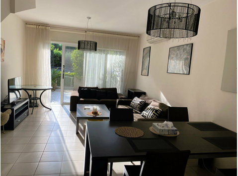 Welcome to this charming 2-bedroom townhouse nestled in the… - בתים