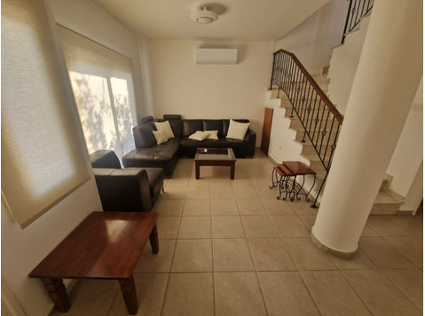 Welcome to this spacious 3-bedroom family house, designed… - Case