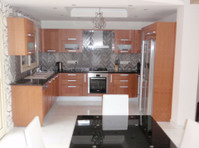 Welcome to this stunning detached villa located in the… - Къщи