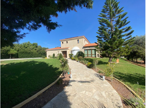Welcome to this stunning villa located in the beautiful… - Házak