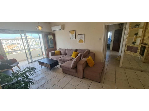 Well-appointed 3 bedroom apartment, in very good condition… - Maisons