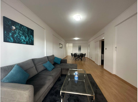 Well-appointed, fully renovated, spacious, bright walking… - Kuće