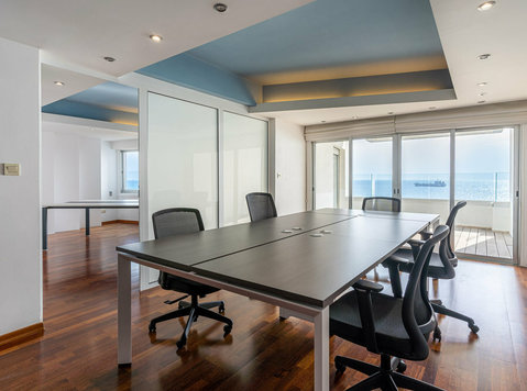 Office – 220 sq.m for rent, Molos area, Seafront, Limassol - Toimisto / Liiketila