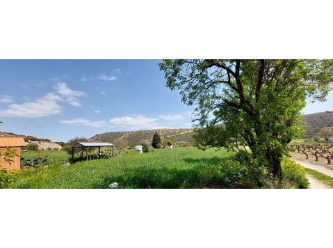 Χωράφι επιπεδο 3345τ.μ. τουριστικό T4/flat plot tourist… - Houses