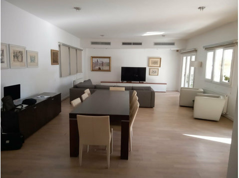 A Unique Opportunity to purchase a New Five Bedroom House… - Mājas