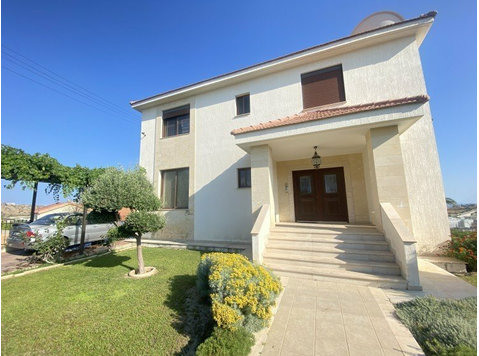A beautiful Detached house located in Agios Athanasios ,… - Müstakil Evler
