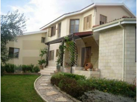 A beautiful custom built villa in Souni with panoramic… - Rumah
