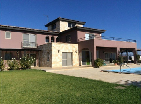 A fabulous 5 bedroom villa for sale East of Limassol, 3… - خانه ها