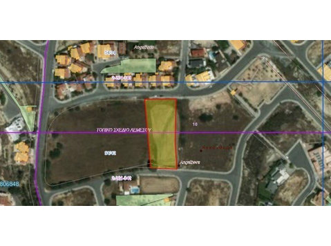 A fabulous large plot in Agios Athanasios within easy… - வீடுகள் 
