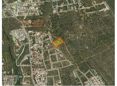 A fabulous plot of land in Souni with a division licence… - منازل