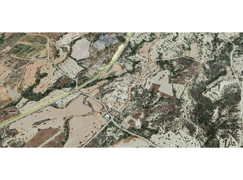 A huge size 24494sqm residential land in Monagroulli… - Houses