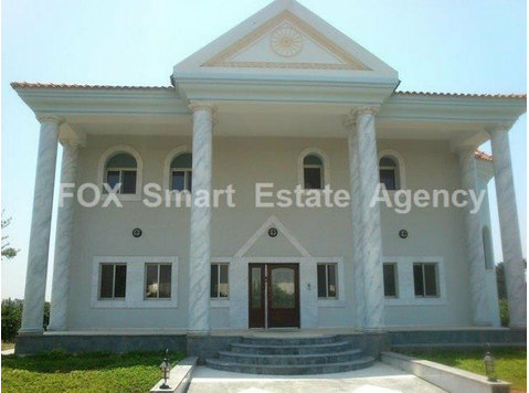 A large luxury villa with 6 bedrooms [master bedroom 100… - Houses