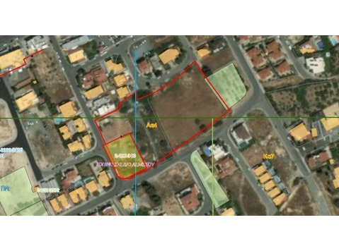 A large residential plot for sale in the prime location… - Houses